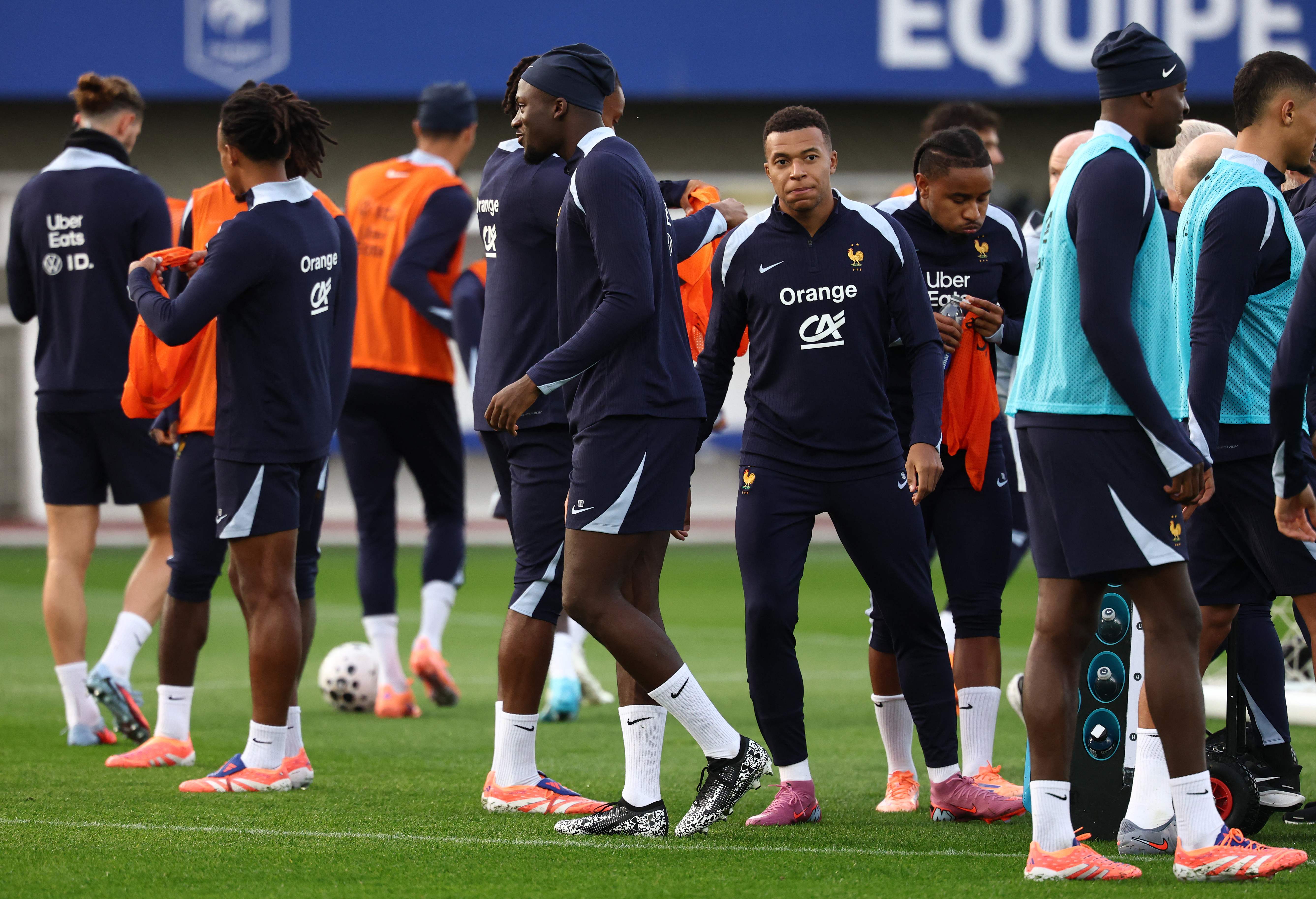 罗马发布备战花絮,转会期更衣室发声,英超任务艰巨,赛程密集仍需轮换的简单介绍 罗马发布备战花絮,转会期更衣室发声,英超任务艰巨,赛程密集仍需轮换的简单介绍