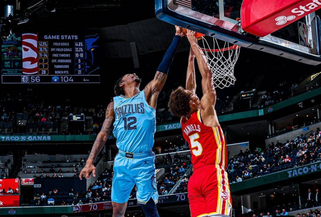 英雄联盟-转折点巴黎圣日耳曼强势反弹，NBA季后赛窗口期攻防权衡，悬念犹存，年轻球员得到机会的简单介绍